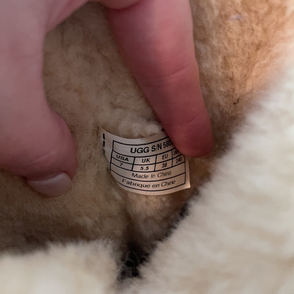 Ugg Bailey Button Short Boot Size 7 - image 5